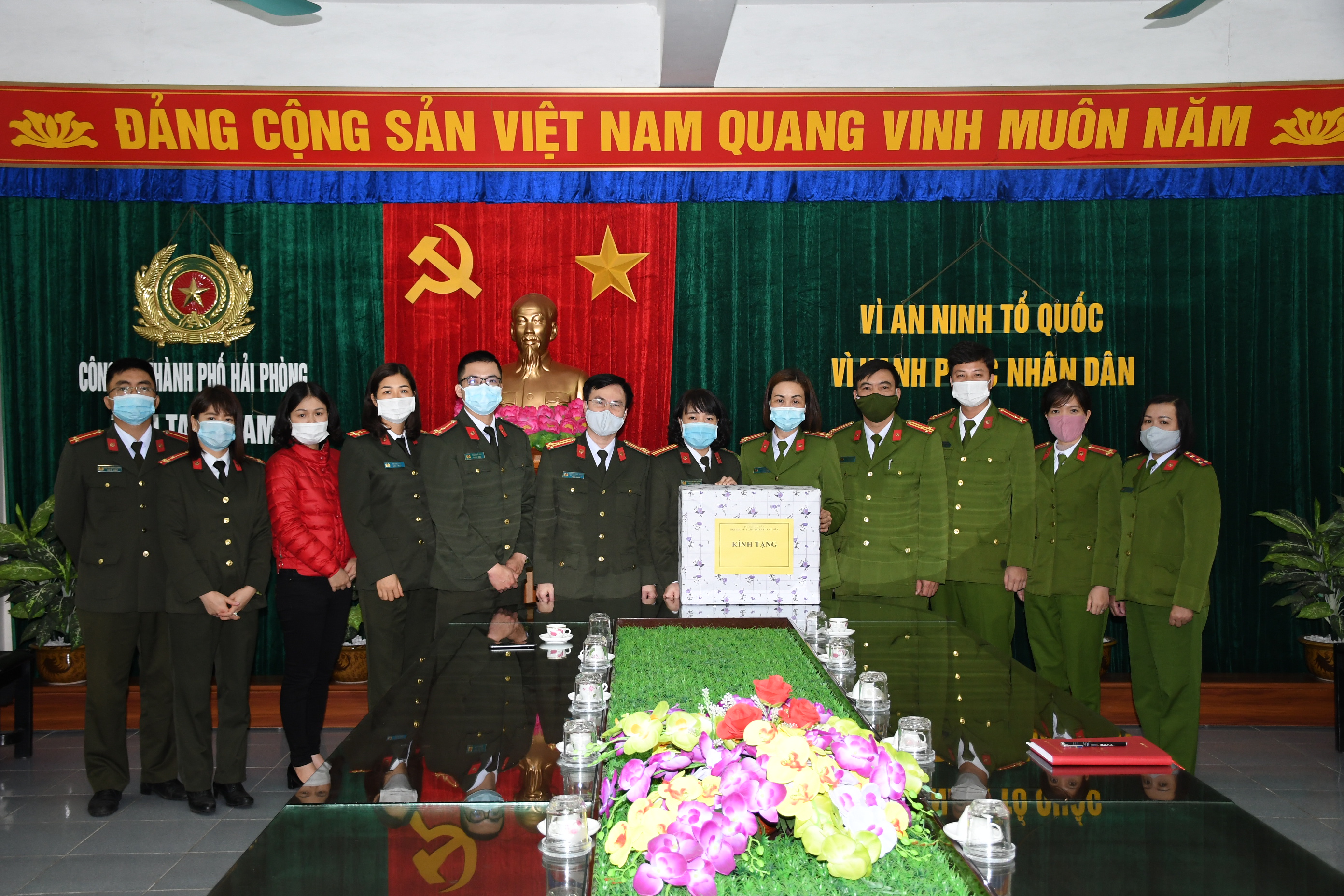 Hội phụ nữ Phòng Hậu cần: Tích cực hỗ trợ phòng chống dịch Covid-19